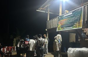 PPK Ormawa UKM Prisma Unhas Latih Warga Mangempang Olah Media Budidaya Jamur Tiram