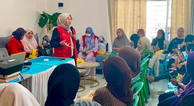 Fakultas Keperawatan Unhas Bekali 50 Ibu Keterampilan Stimulasi Tumbuh Kembang Anak