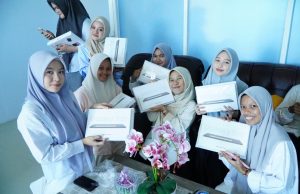 Bayar Lunas biaya Pendidikan di Awal, Mahasiswa Kedokteran UMGO Dapat Tablet Samsung