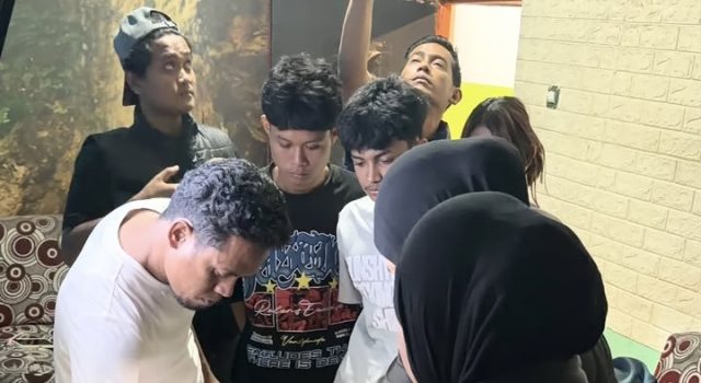 Razia 2 Tempat Karaoke di Pangkep, Polisi Amankan 27 Botol Miras