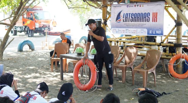 Peserta LATSARNAS PERTI IX 2026 Dilatih Teknik Penyelamatan Korban di Perairan Pantai Indah Bosowa