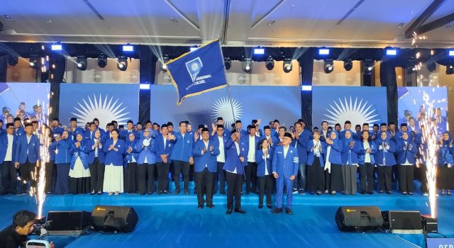 Zulhas Lantik Pengurus PAN se-Sulsel, Abd. Rauf Resmi Jadi Ketua DPD Pangkep