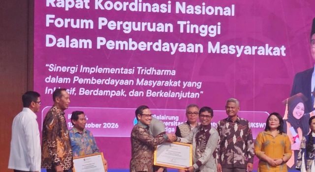 Unhas Raih Penghargaan Kampus Inspiratif Pemberdayaan Masyarakat dari Kemenko PM