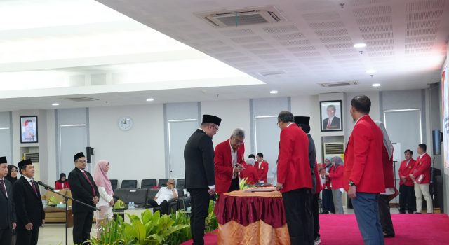 Rektor Unhas Lantik 14 Pejabat RS Unhas, Tekankan Kesinambungan Kepemimpinan dan Mutu Pelayanan