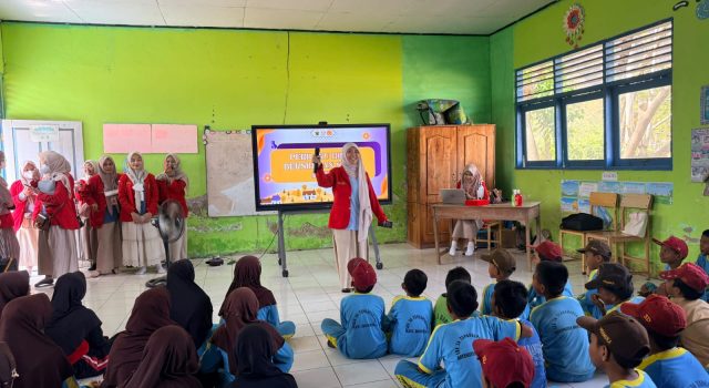 Himika Fakultas Keperawatan Unhas Gelar Pengabdian Masyarakat di Maros, Edukasi Pola Hidup Sehat