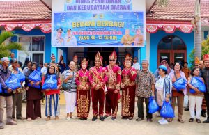 HUT Ke-13 Morowali Utara, Bupati Delis Serahkan Bantuan Sosial dan Terima Hibah Pemprov