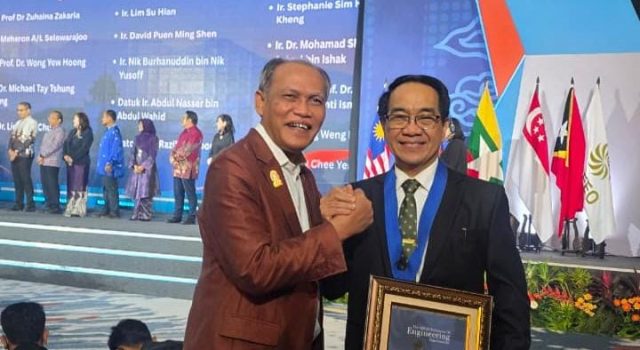 Rektor Unhas Prof Jamaluddin Jompa Raih Penghargaan Kehormatan AFEO di ASEAN
