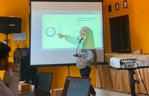 Tim Ekspedisi Patriot Unhas Latih Warga Mahalona Gunakan WebGIS untuk Petakan Potensi Wilayah