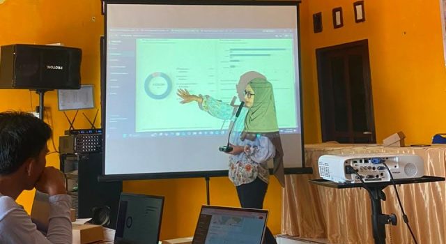 Tim Ekspedisi Patriot Unhas Latih Warga Mahalona Gunakan WebGIS untuk Petakan Potensi Wilayah