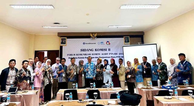 Ketua Komite Audit MWA Unhas Bacakan Kesimpulan Akhir Forum Komite Audit PTN-BH 2026 di Universitas Sebelas Maret