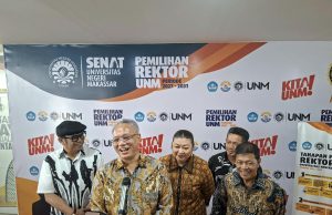 Setelah Sukardi Weda, Giliran Arifin Manggau Antar Sesama Calon Rektor UNM Mendaftar